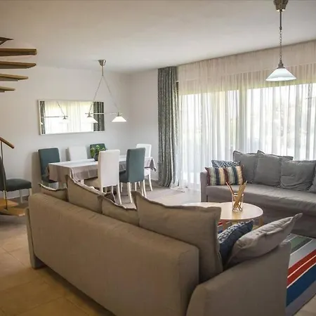 Vila Mike Kassandra